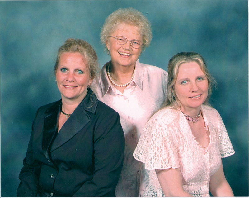 Bridget, Mom, Paulette-2006